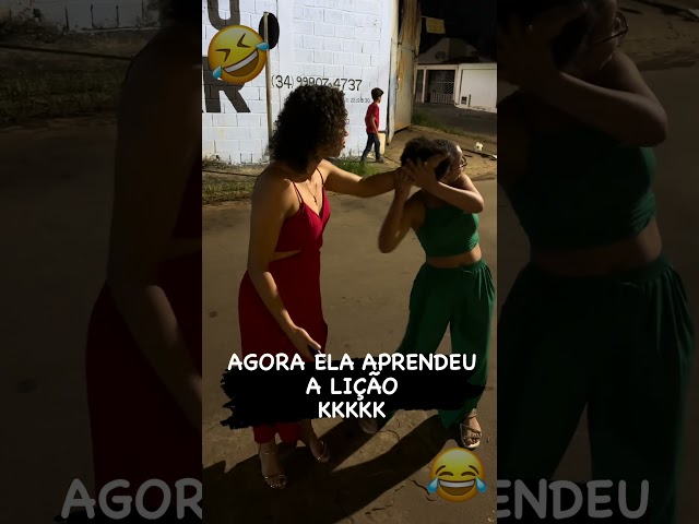 FILHA RECEBE LIÇÃO  DA MÃE😱😱😱