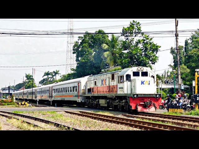 CC 201 83 22 PWT feat KA PENATARAN DHOHO | Surabaya Kota - Malang - Blitar Lepas Stasiun Bangil