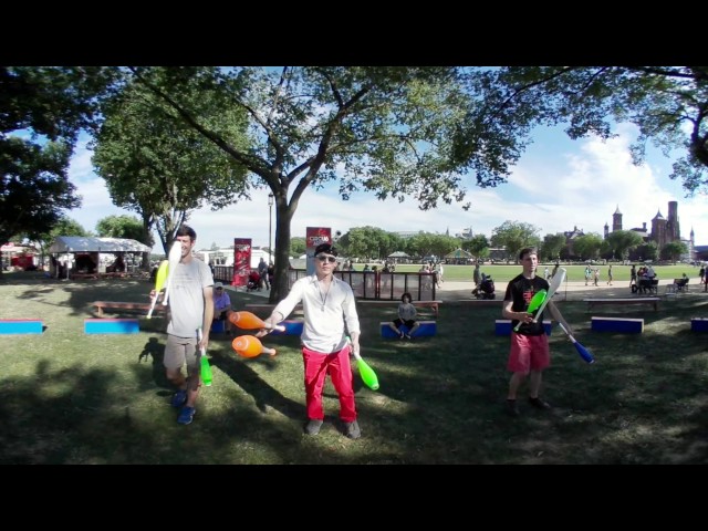 4 Jugglers Exchanging 12 Clubs at the 2017 Smithsonian Folklife Festival #360Video