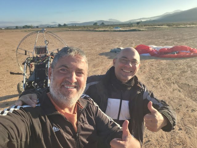 Paramotor con mar de nubes en el valle del Carche.