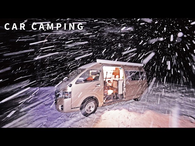 [Winter car camping] A big snowstorm. Making a secret shelter in the car