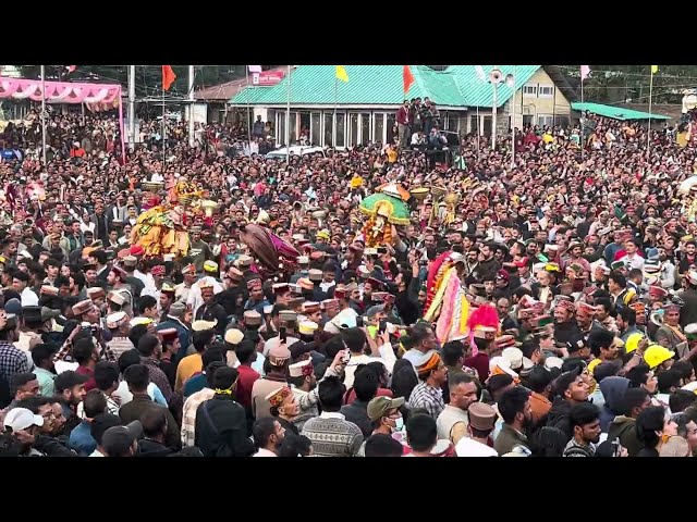 Raghunath ji se Devta Milan | 🔥Devta🔥 Making Way through the crowd of Kullu Dusshera || 9 DETHAL ||