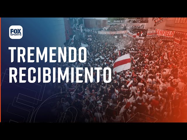 IMPACTANTES FUEGOS ARTIFICIALES EN EL MÁS MONUMENTAL RECIBIMIENTO COPA CONMEBOL LIBERTADORES