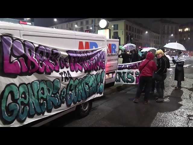 Milano, corteo "Amore e rabbia" contro le violenze omotransfobiche