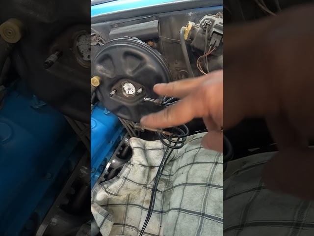 Brakes Nightmare Redneck Life Hack #automechanic #tips #tipsandtricks #1millionviews #diy