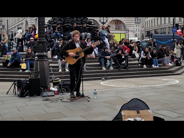 SHALLOW BY LADY GAGA & BRADLEY COOPER (Busker Edition in Piccadilly Circus)