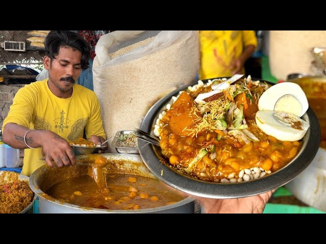 Young Man Selling Unlimited Ghugni Aloo Dum With Muri Price ₹ 15/- Only । Indian Street Food