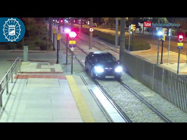 201031 #PolicíaLocalMálaga 🚔 #Conductora #ebria circula más de 1 km por vías del 🚇#Metro de #Málaga