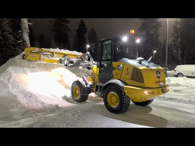 John Deere 324L Compact Loader with Metal Pless Plowmaxx