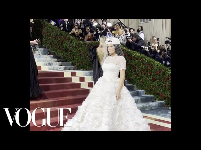 Kylie Jenner's Off-White 👰 Wedding Dress on the Met Gala Red Carpet