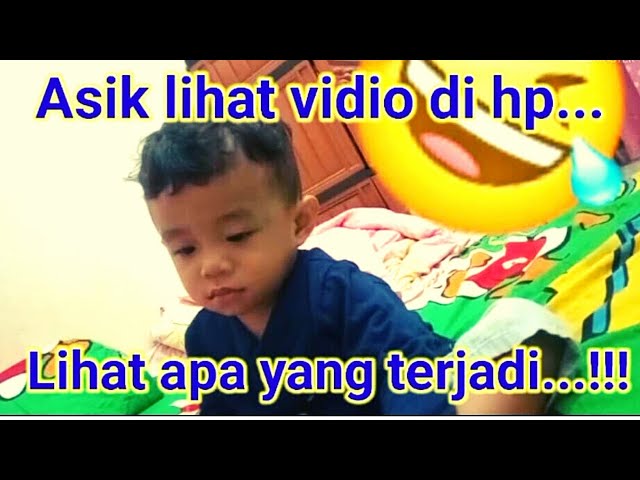 Video lucu, Asik lihat vidio di hp...lihat apa yang terjadi...!!! Video youtobe pertama tayang |