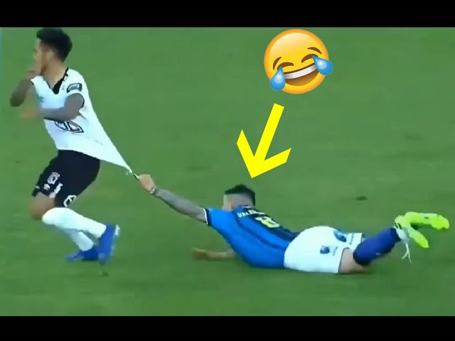 FUNNY MOMENTS AND FAILS IN FOOTBALL