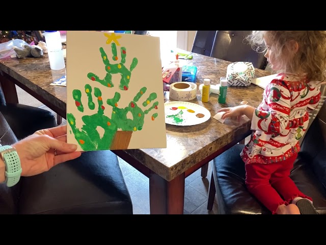 Adorable handprint Christmas crafts!