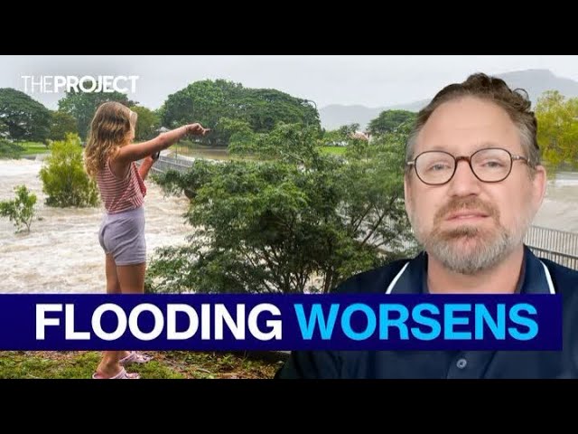 Floods Worsen In Townsville As Residents Leave