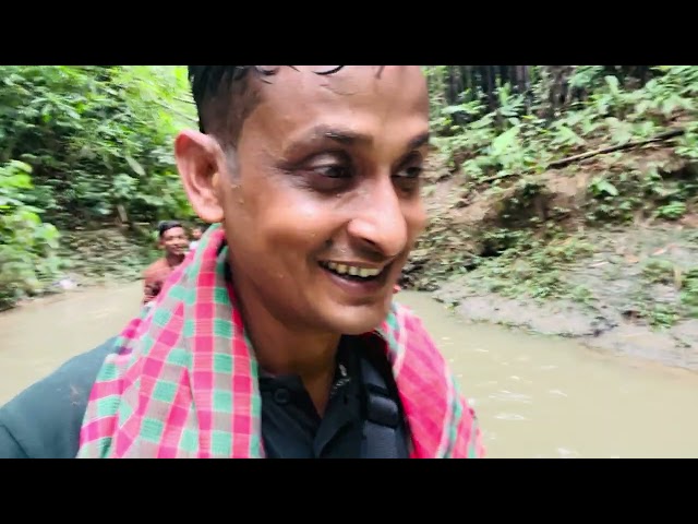 পাহাড় থেকে ঝিরিপথে নেমে এলাম!