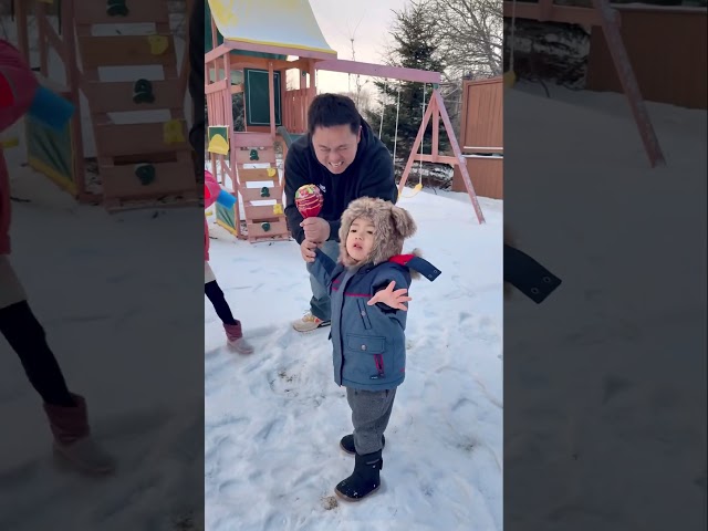 Sister saves baby brother from bad guy 👧🏻❤️👶🏻