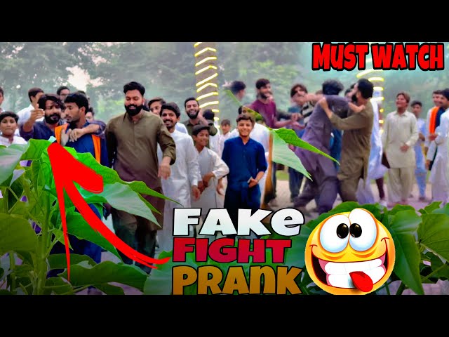 Fake Fight Prank in public with twist 😁 | Mind blowing Fight Prank | fight prank