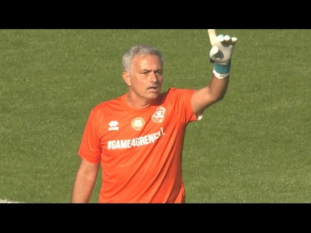 Mourinho as a Goalkeeper during the Game & Penalty Shoot-out ● HD ✔️