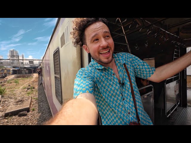 Traveling on a 5 CENT train in India | Mumbai 🚂🇮🇳