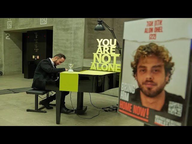 Family of Israeli hostage Alon Ohel holds ‘yellow piano’ concert near Philly to push for his release