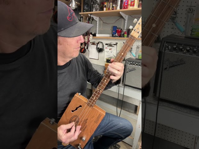 Cigar Box Guitar Slapback Echoplex Stomp Box with Mike Snowden  #cigarboxguitar #cbgguitars #pedal