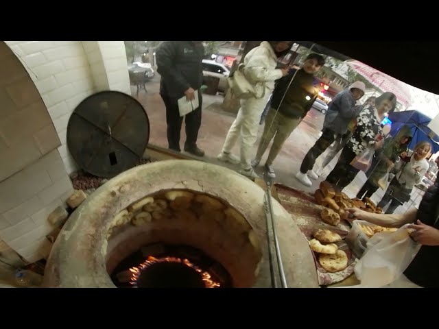 how bread is baked in the tandoor Zark Restaurant VR360