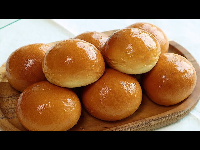 so easy! The best moist and soft dinner roll recipe! (measuring cup)