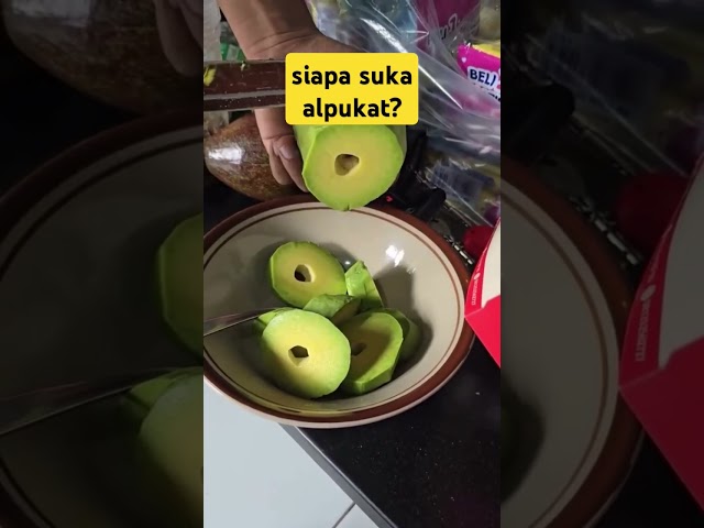 Buah Alpukat Segar, Enak Dimakan Kapan Saja