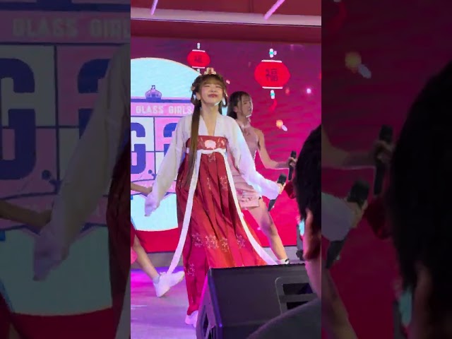 The Glass Girls - ปั่นป่วน [Mint Focus] | BiG Chinese New Year Party.