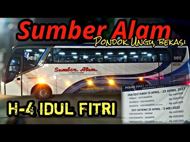 Situasi keberangkatan bus malam di pool SUMBER ALAM pondok ungu di H-4 lebaran