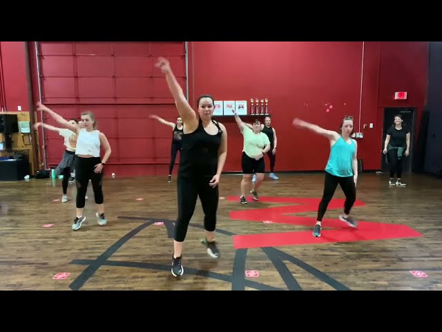 "Womanizer" Britney Spears - Throwback Dance Workout by @Dancewithdre