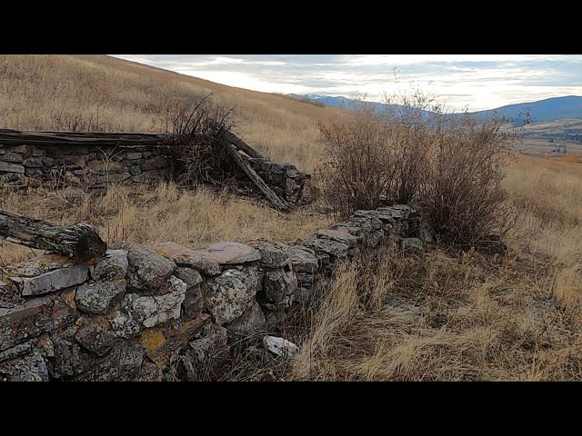 Metal detecting historic old homestead in the wild west mountains of Montana! Ep 332