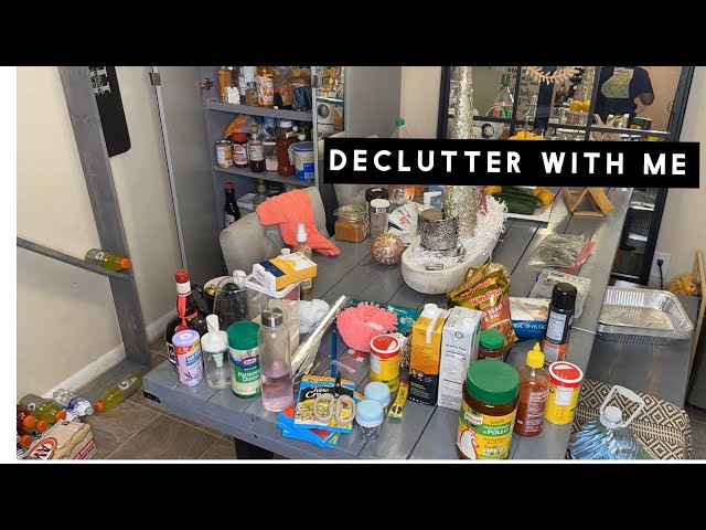 DECLUTTERING & DEEP CLEANING MY ENTIRE SMALL SPACE & MY LIFE FOR 2022!! ORGANIZING TOO.