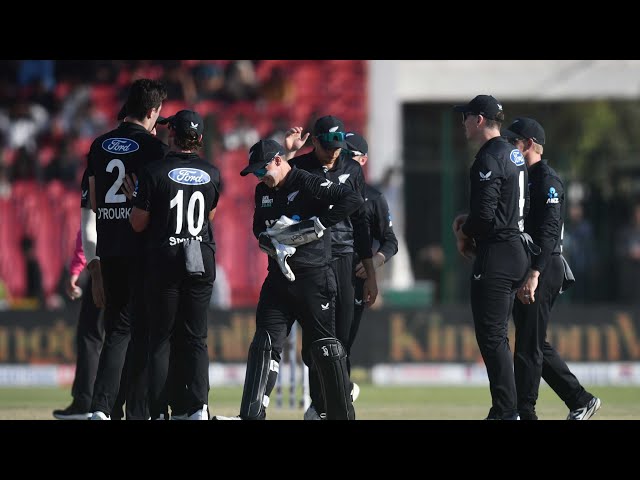 New Zealand thrash Pakistan in the tri-series final by 5 wickets