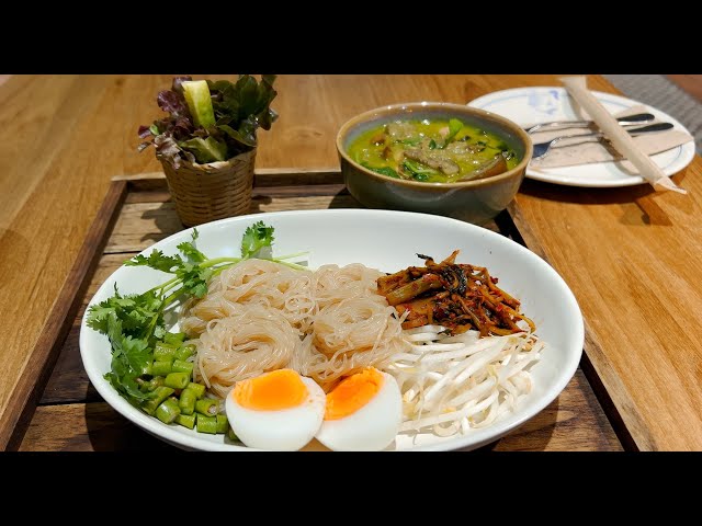 Northern Thai Noodles In Bangkok.  Fresh From The Garden To The City.