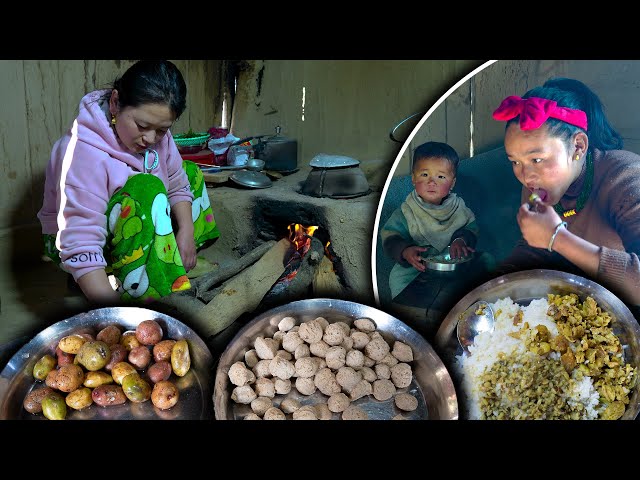 Soyabean and Potato mic fry Recipe || Nutrela recipe with rice cooking and eatign in village kitchen