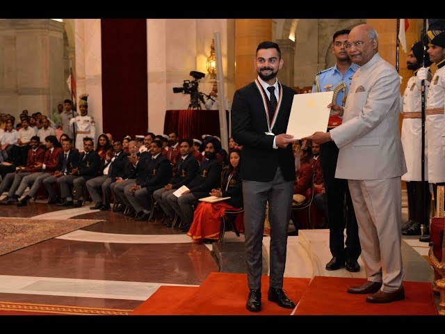 President Kovind confers the Rajiv Gandhi Khel Ratna Award 2018 upon Shri Virat Kohli