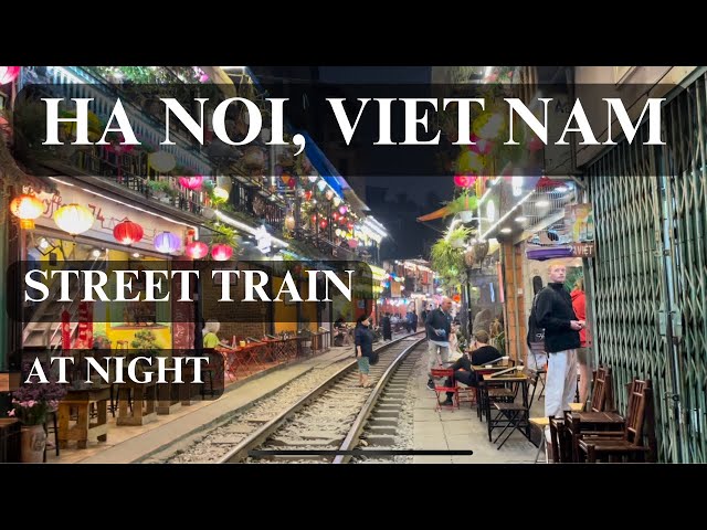 [Travel in Ha Noi] Street Train Ha Noi, Viet Nam at night