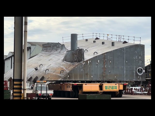 Carrying a ship part heavy vehicle.#southkorea #shipbuilding #shipyard