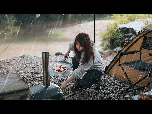 Camping in the heavy rain alone , I made a wood-fired pizza, got a very good rest | rain sound asmr