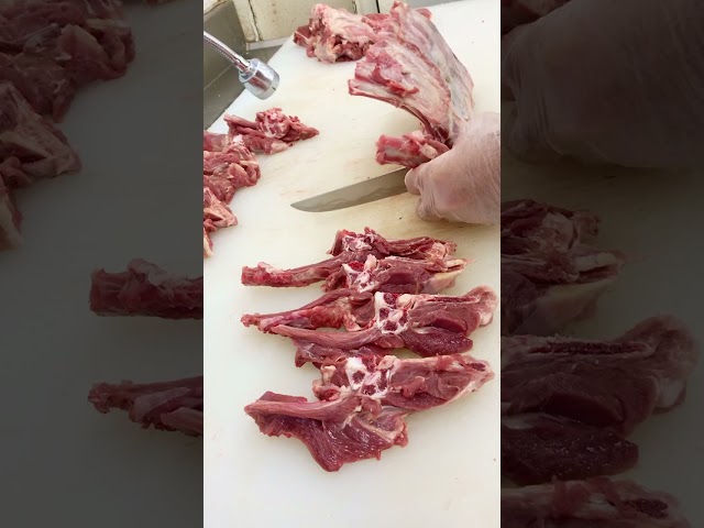 ￼￼Slicing Sheep Ribs