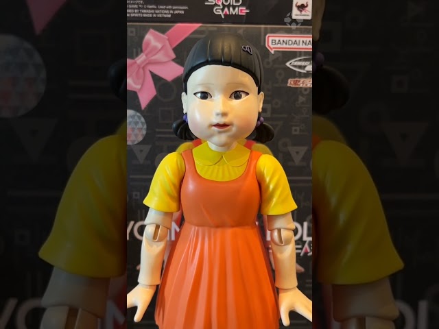 You can play "Red Light Green Light" at home with the Young-Hee doll! #squidgame #netflix #toys #ign