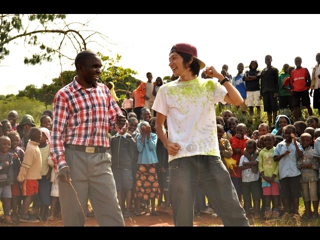 世界一周ダンス旅！アフリカのマラウイ編！ Guy dances across Malawi (Africa) with 5000 children.