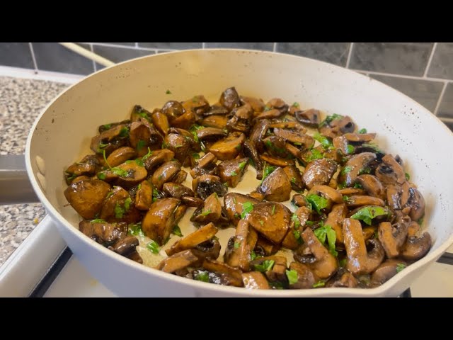 MUSHROOMS with garlic and parsley in the pan | the EASIEST MUSHROOMS DISH | SIMPLE RECIPE