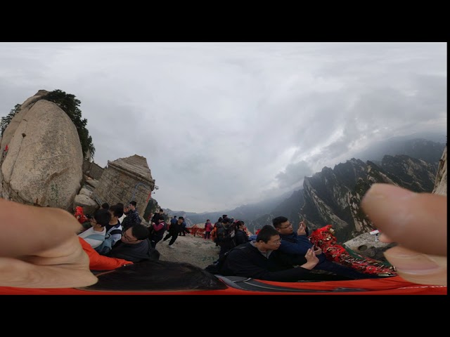 VR動画：中国崋山の長空桟道入り口