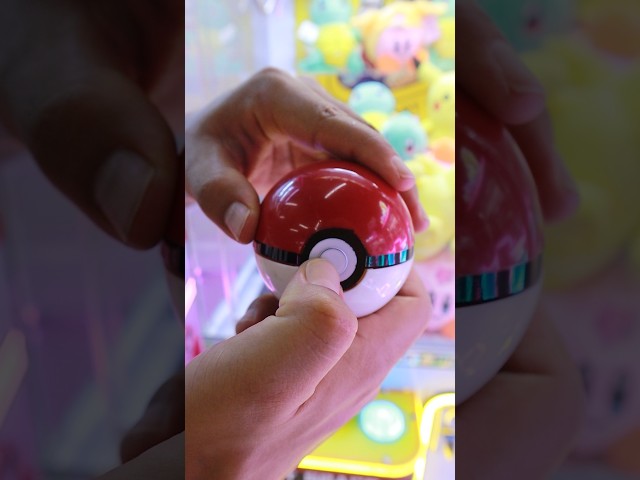 ¡Pokebolas Sorpresa en la Máquina de Garra! 😱 #clawmachine #pokemon #arcade