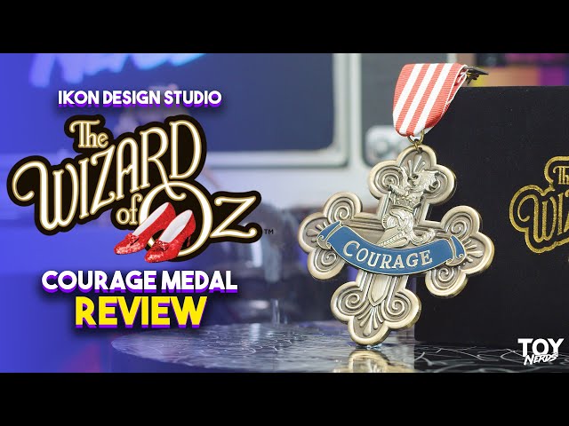 The Wizard of Oz - The Cowardly Lion Courage Medal Prop Replica REVIEW