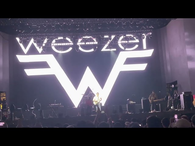 WEEZER - Island In The Sun, Africa ( toto cover ) ( Live Jakarta 26 Nov 2022)