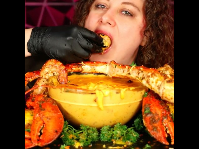 KING CRAB SEAFOOD BOIL MUKBANG | SEAFOOD | MUKBANG | LOBSTER | SEAFOOD BOIL | ASMR EATING |ASMR FOOD