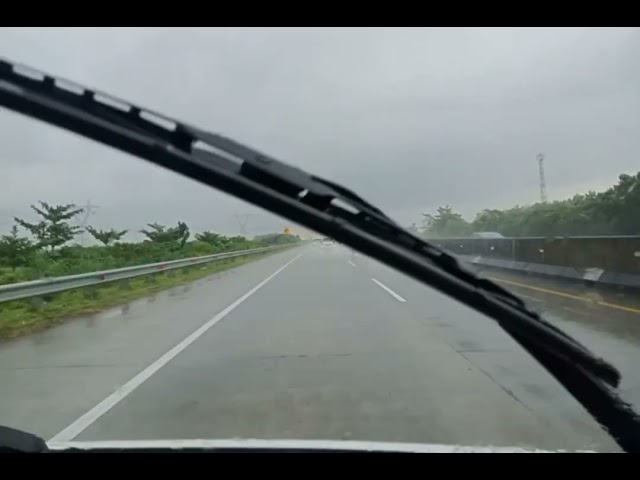 Hujan Deras di jalan tol